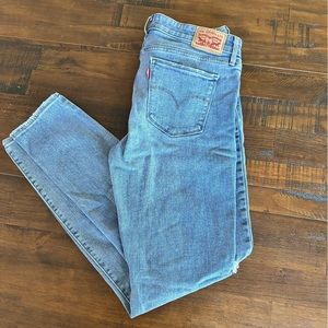Levi’s Red Label Skinny 711 Skinny Ankle Distressed Knee Light wash blue jeans